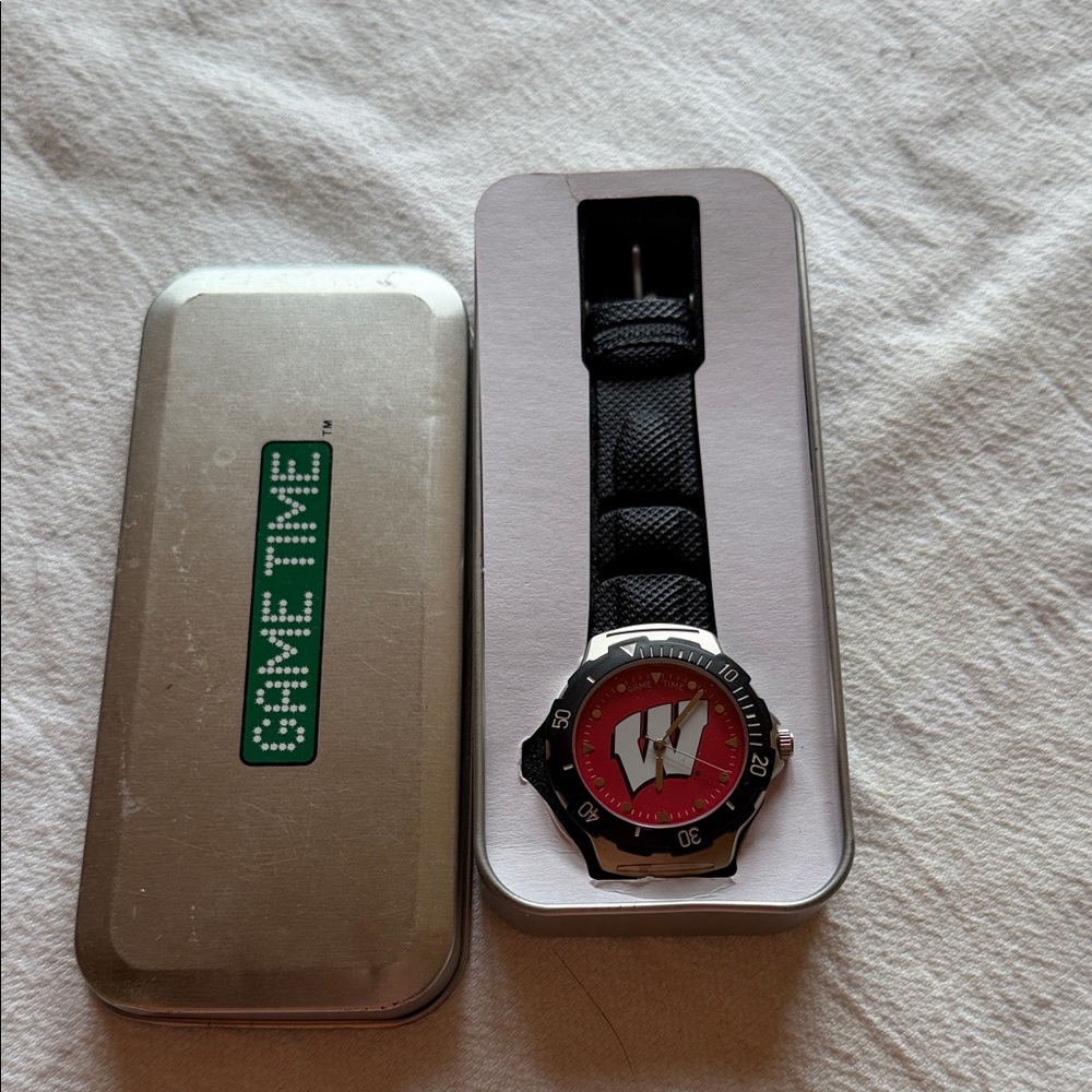Game Time Mens UW Badgers Red Dial Black Mesh Strap Watch‎ NIB